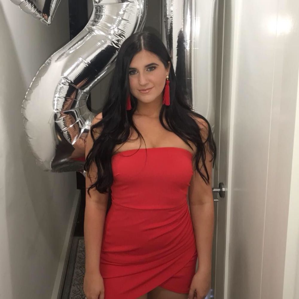 Meet your Posher, Laina